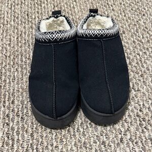 Black platform Cozy Slip-On Winter Slippers
